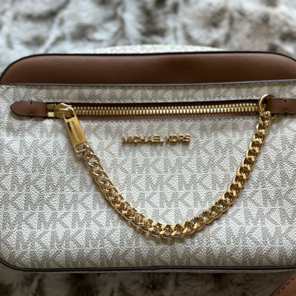 NWT Michael Kors Jet Set Large East West Chain Crossbody Vanilla